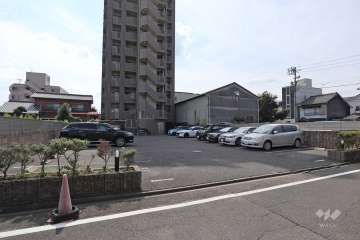 駐車場出入り口・敷地内駐車場（屋外平面式）