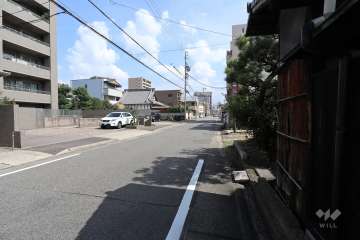 敷地南側の前面道路