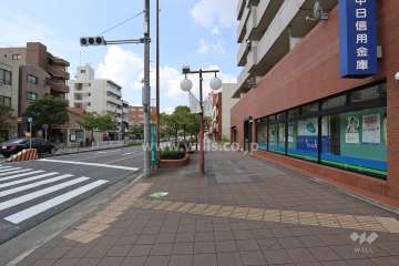 敷地南側の前面道路