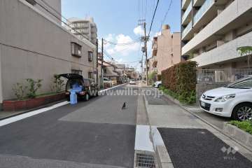 敷地北側の前面道路(東側から)