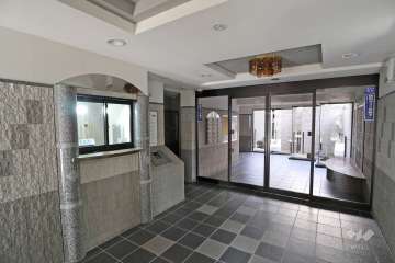 エントランスはオートロック付きです。