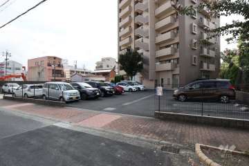 駐車場出入り口・敷地内駐車場（屋外平面式）