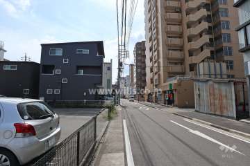 敷地東側の前面道路