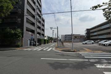 敷地南側の前面道路