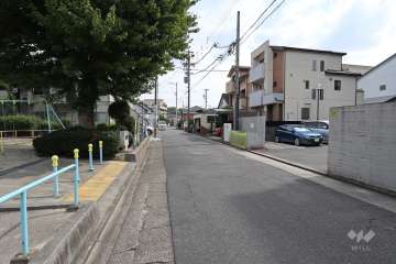 敷地北側の前面道路