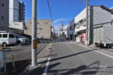 敷地北側の前面道路(東側から)