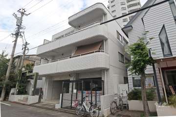 荘苑浄心本通A棟の外観（南西側から）