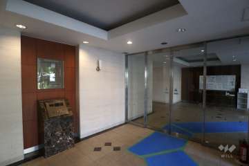 エントランスはオートロック付きです。