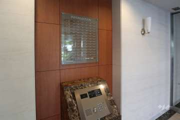 オートロックの操作盤、案内板