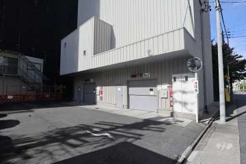 駐車場出入り口・敷地内駐車場（タワー式立体）