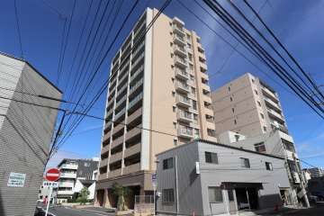 プレサンスロジェ浅間町の外観（南東側から）