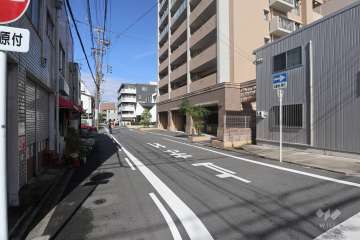 敷地南側の前面道路