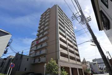 プレサンスロジェ浅間町の外観（南西側から）
