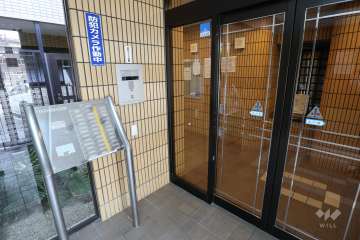 エントランスはオートロック付きです。