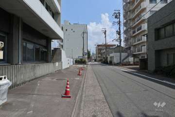 敷地北側の前面道路