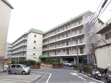 関大前スカイハイツＡ棟の外観(北西から）