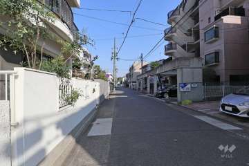 敷地北側の前面道路