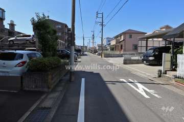 敷地北側の前面道路(東側から)