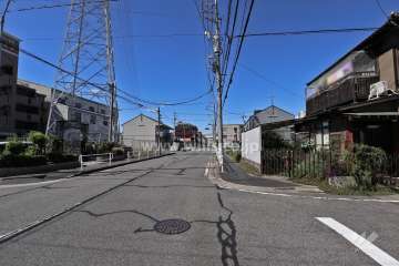 敷地北側の前面道路（東側から）