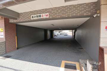 駐車場出入り口・敷地内駐車場（屋外平面式）