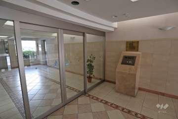 エントランスはオートロック付きです。