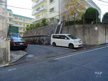 駐車場出入り口
