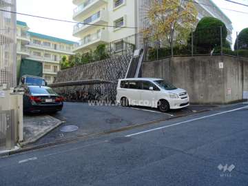 駐車場出入り口