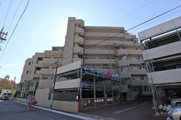 ライオンズマンション庄内緑地の外観（北西側から）