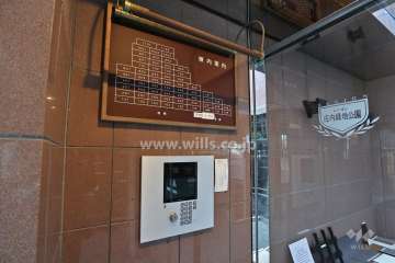 オートロックと案内板