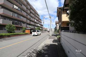 敷地東側の前面道路