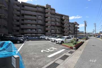 駐車場出入り口・敷地内駐車場（屋外平面式）