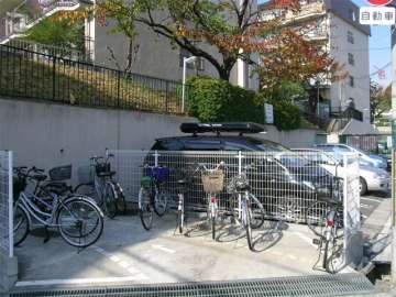 駐輪場と駐車場