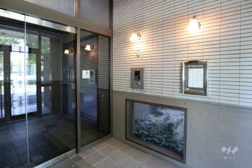 エントランスはオートロック付きです。