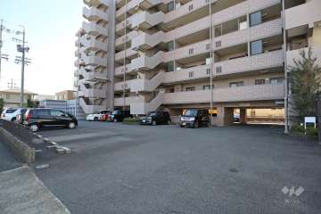 駐車場出入り口・敷地内駐車場（屋内平面式、屋外平面式）