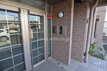 エントランスはオートロック付きです。