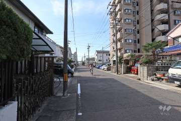 敷地東側の前面道路