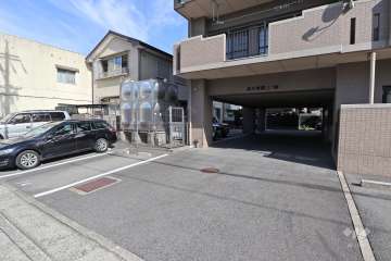 駐車場出入り口・敷地内駐車場（屋内平面式、屋外平面式）