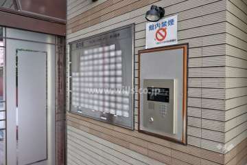 オートロックと案内板