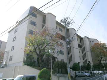 千里関大前コーポラスＢ棟の外観（北東側から）