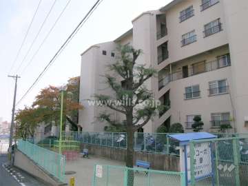 敷地北側には小さい公園があります。