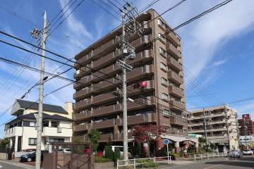 ライオンズマンション中小田井の外観（南東側から）