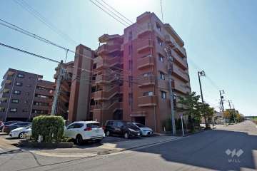 グランコート上小田井の外観（北西側から）