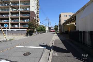 敷地南東側の前面道路