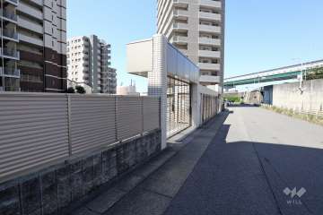 駐車場出入り口（リングシャッター付き）