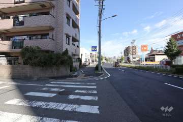 敷地東側の前面道路