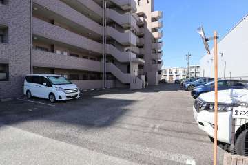 敷地内駐車場（屋外平面式）