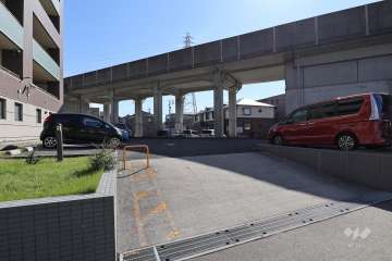 駐車場出入り口・敷地内駐車場（屋外平面式）