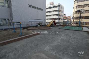 共用部分に遊具が設置されています。