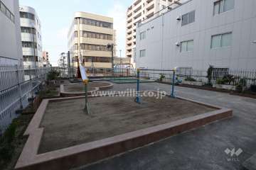 共用部分に遊具が設置されています。