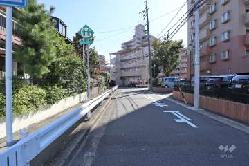 敷地北側の前面道路